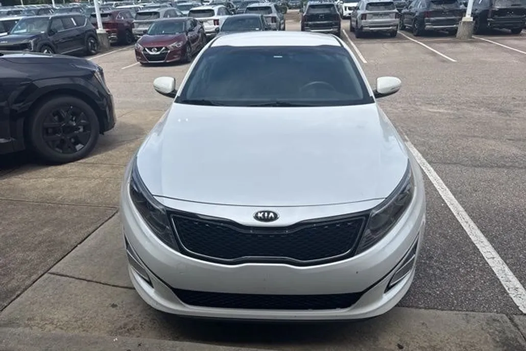2015 Kia Optima LX photo 1