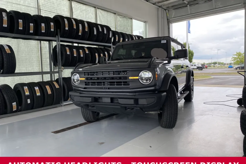 2022 Ford Bronco Base photo 1