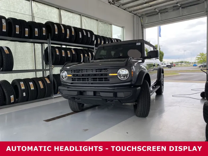2022 Ford Bronco Base photo 1