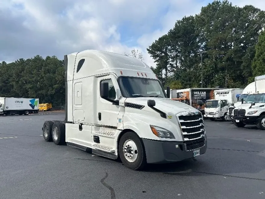 2021 Freightliner Cascadia 126" Sleeper Cab photo 1