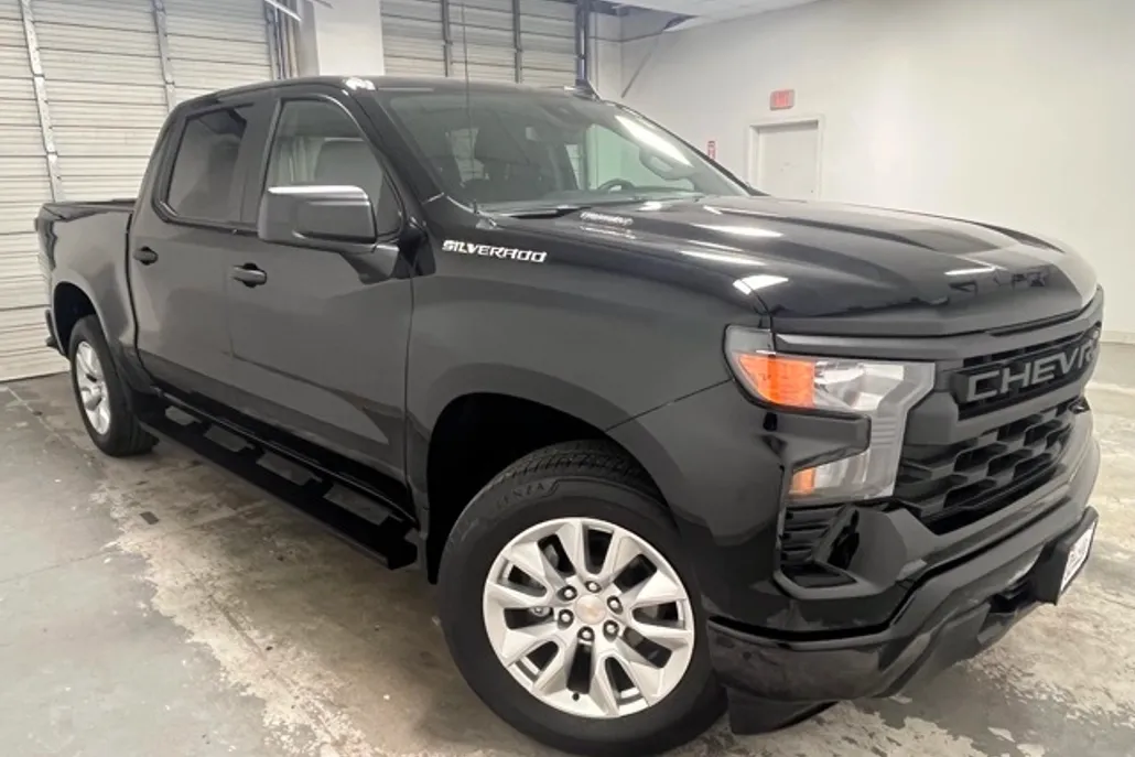 2025 Chevrolet Silverado 1500 Custom photo 1