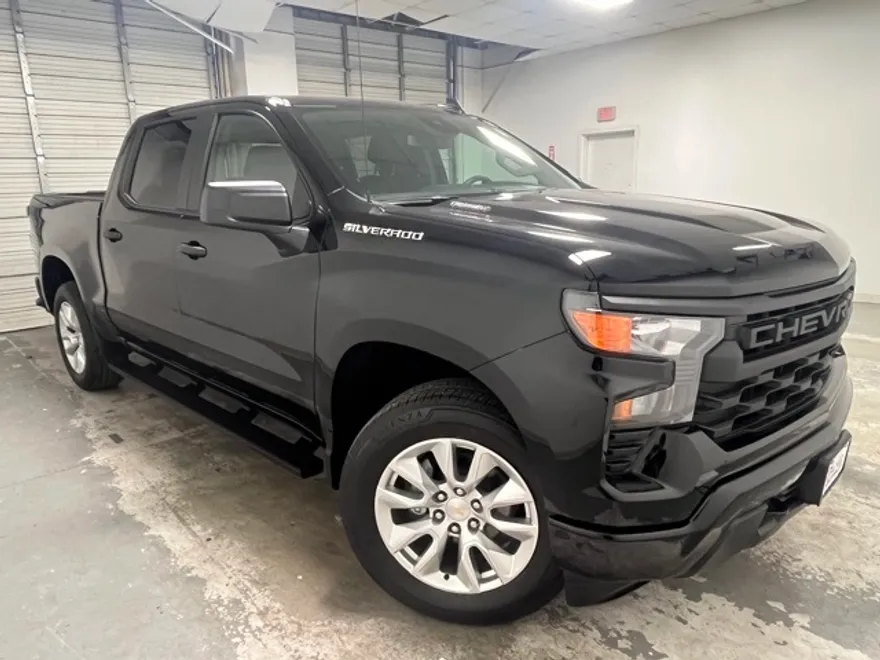 2025 Chevrolet Silverado 1500 Custom photo 1
