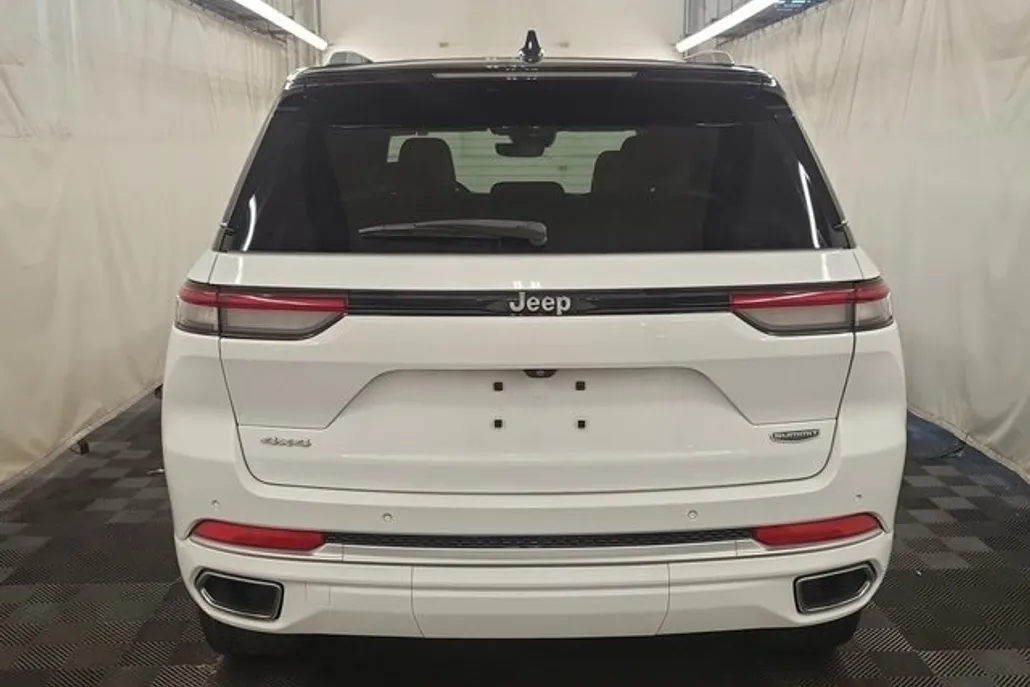 2022 Jeep Grand Cherokee Summit photo 1