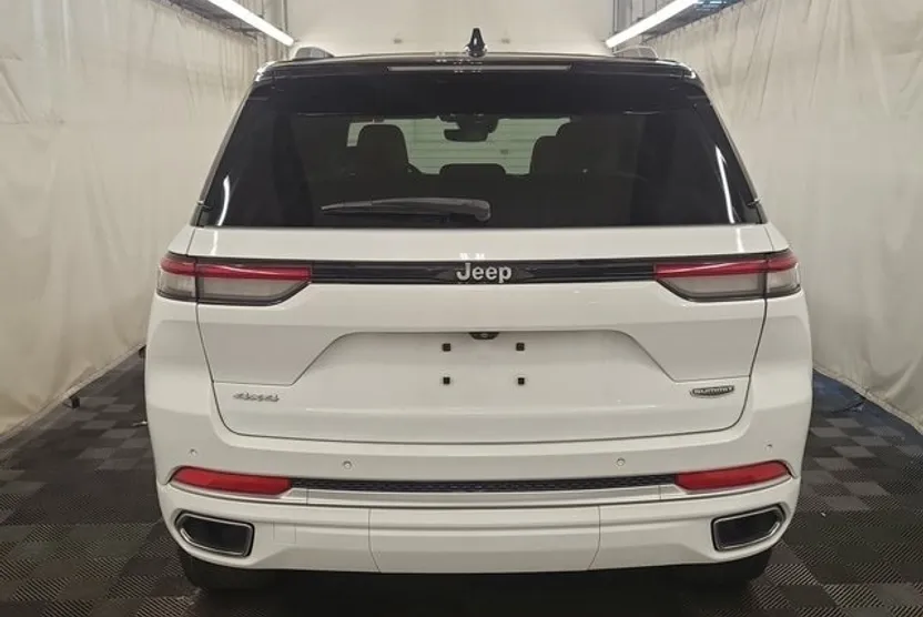 2022 Jeep Grand Cherokee Summit photo 1