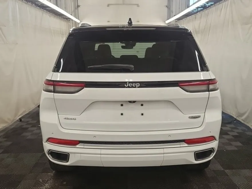 2022 Jeep Grand Cherokee Summit photo 1