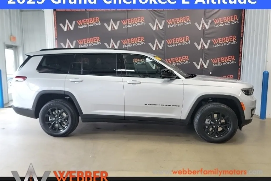 2025 Jeep Grand Cherokee Altitude photo 1