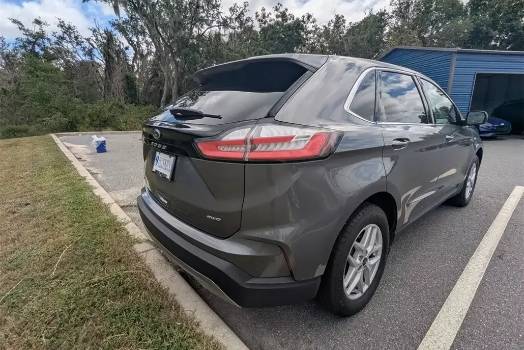 2024 Ford Edge SEL photo 1