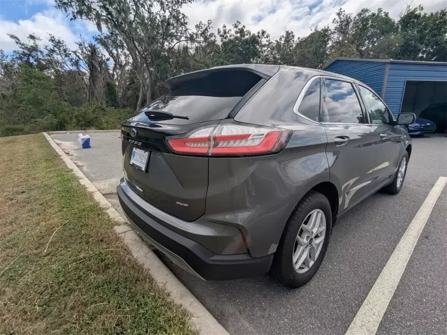 2024 Ford Edge SEL photo 1