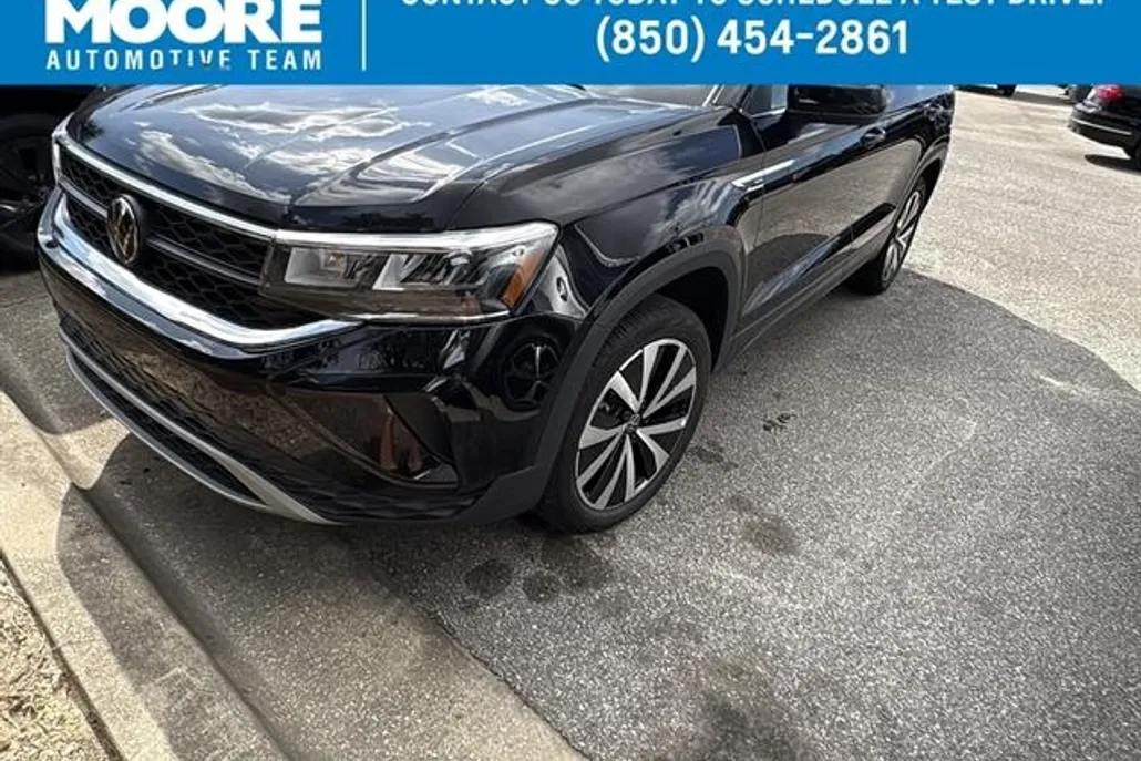 2024 Volkswagen Taos SE photo 1