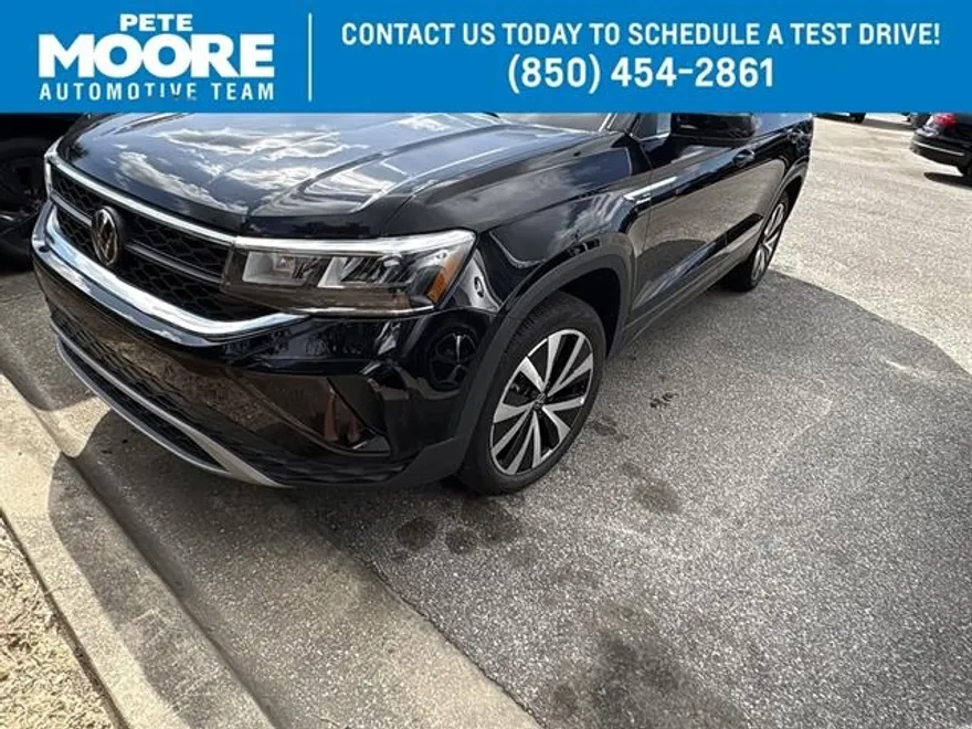 2024 Volkswagen Taos SE photo 1