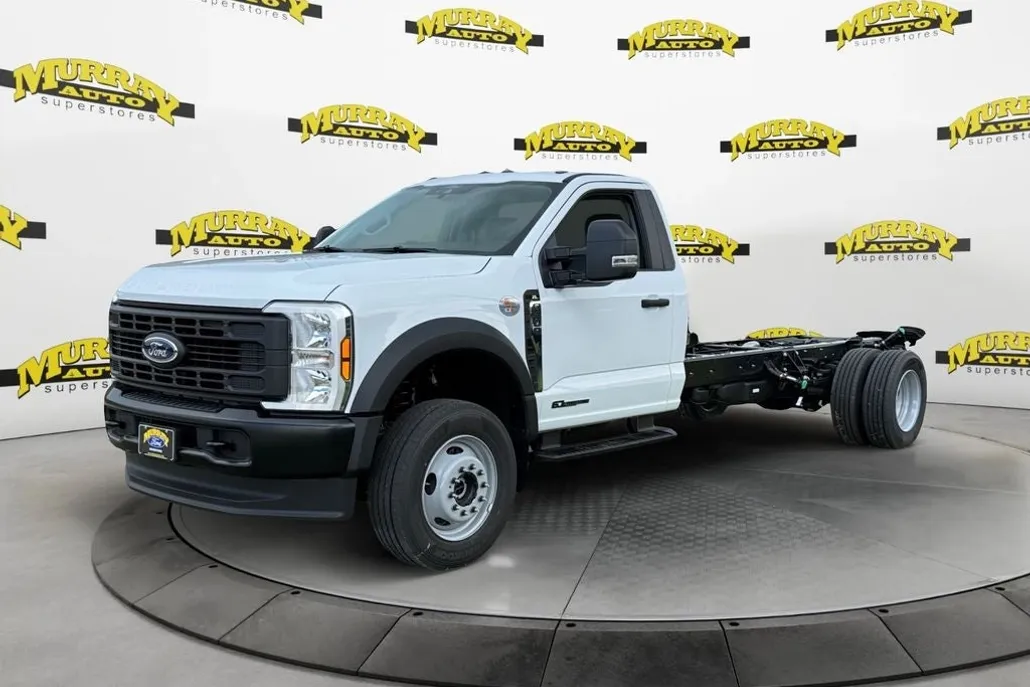 2025 Ford F-600 photo 1