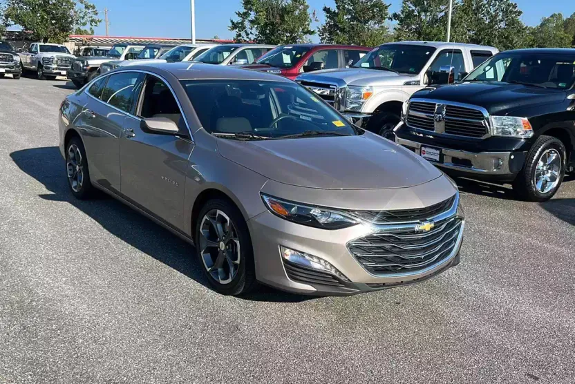 2023 Chevrolet Malibu 1LT photo 1
