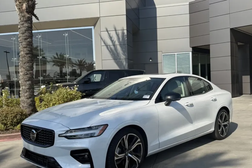 2024 Volvo S60 B5 Plus photo 1