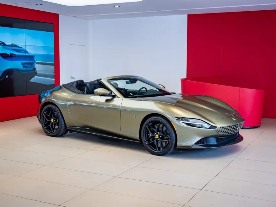 2024 Ferrari Roma Spider Base photo 1