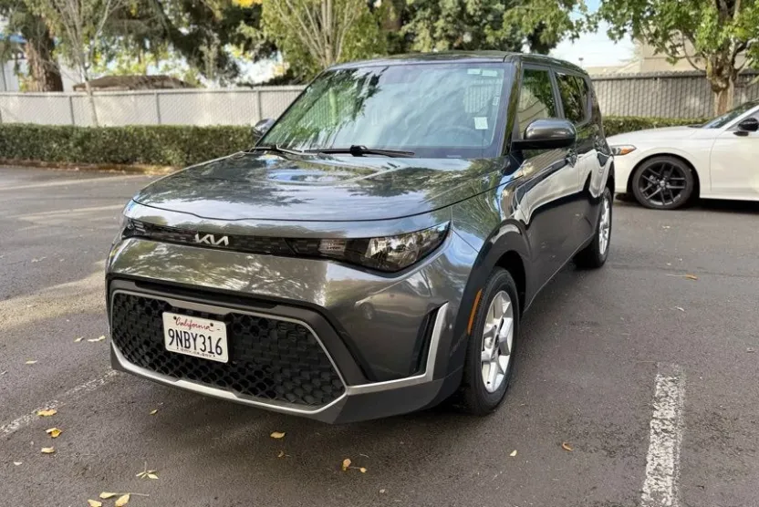2024 Kia Soul LX photo 1