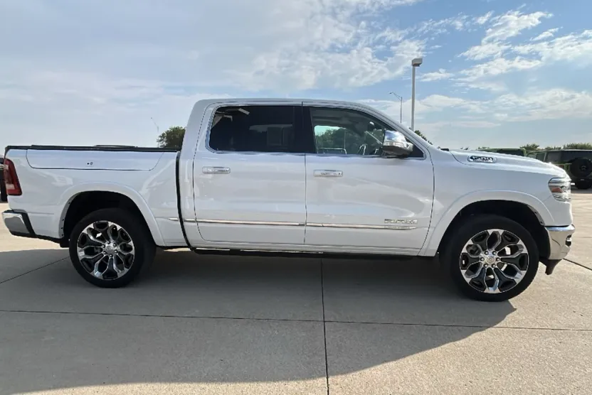 2022 Ram 1500 Limited photo 1