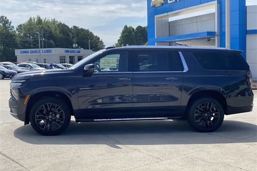 2025 Chevrolet Suburban Premier photo 1