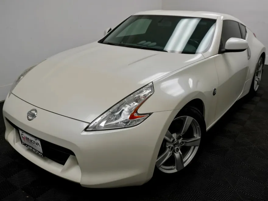2011 Nissan 370Z photo 1