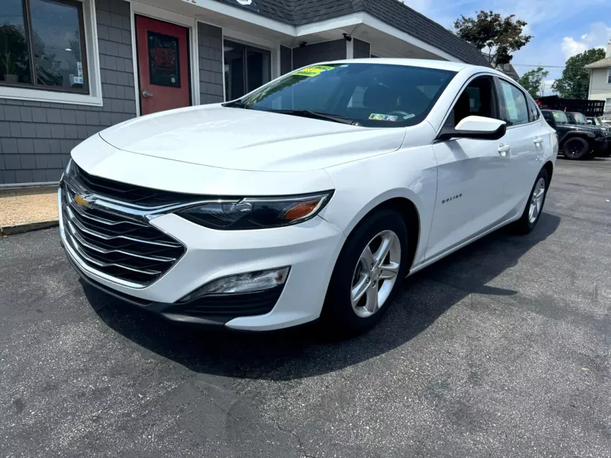 2023 Chevrolet Malibu 1LT photo 1