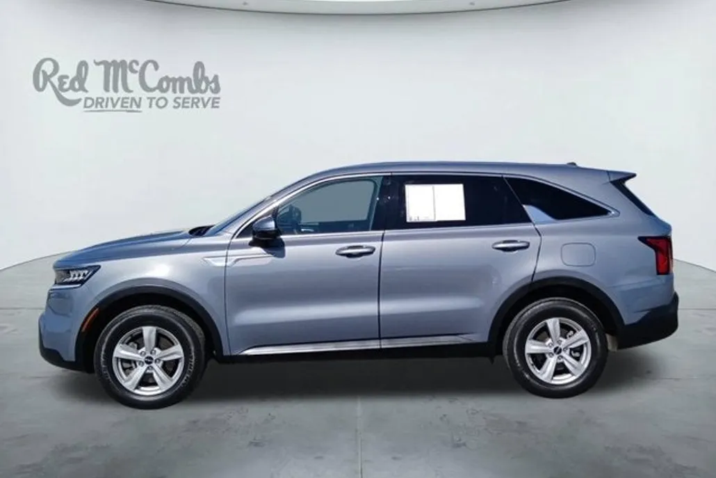 2023 Kia Sorento LX photo 1