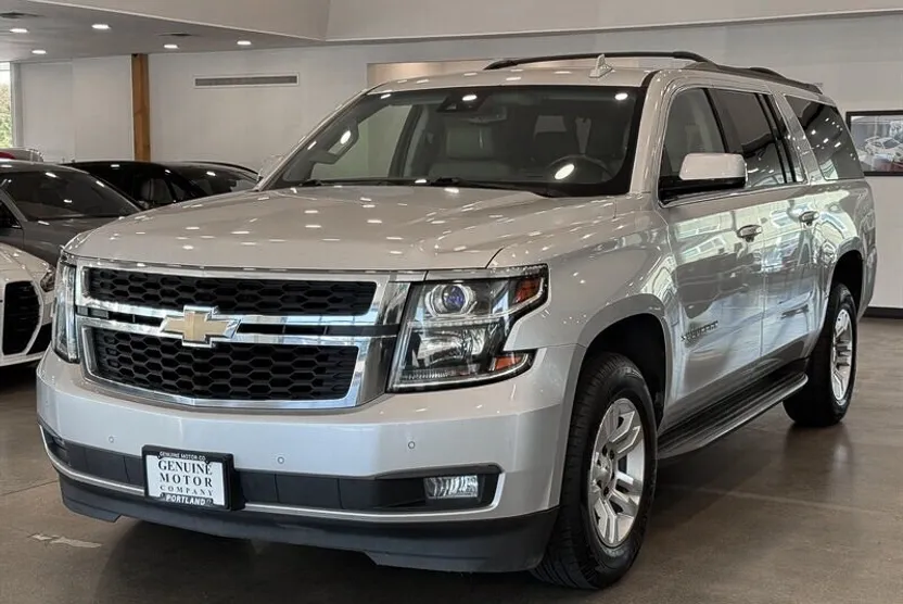 2016 Chevrolet Suburban LT photo 1