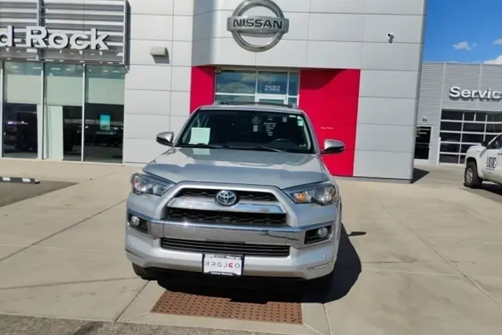 2016 Toyota 4Runner Limited photo 1