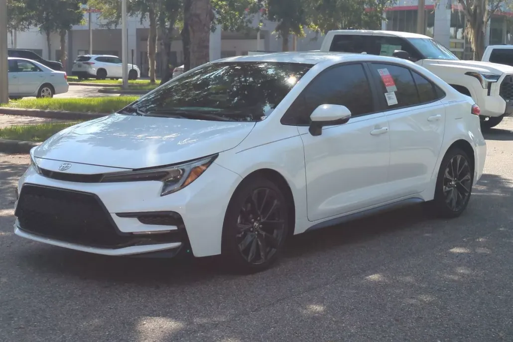 2025 Toyota Corolla SE photo 1