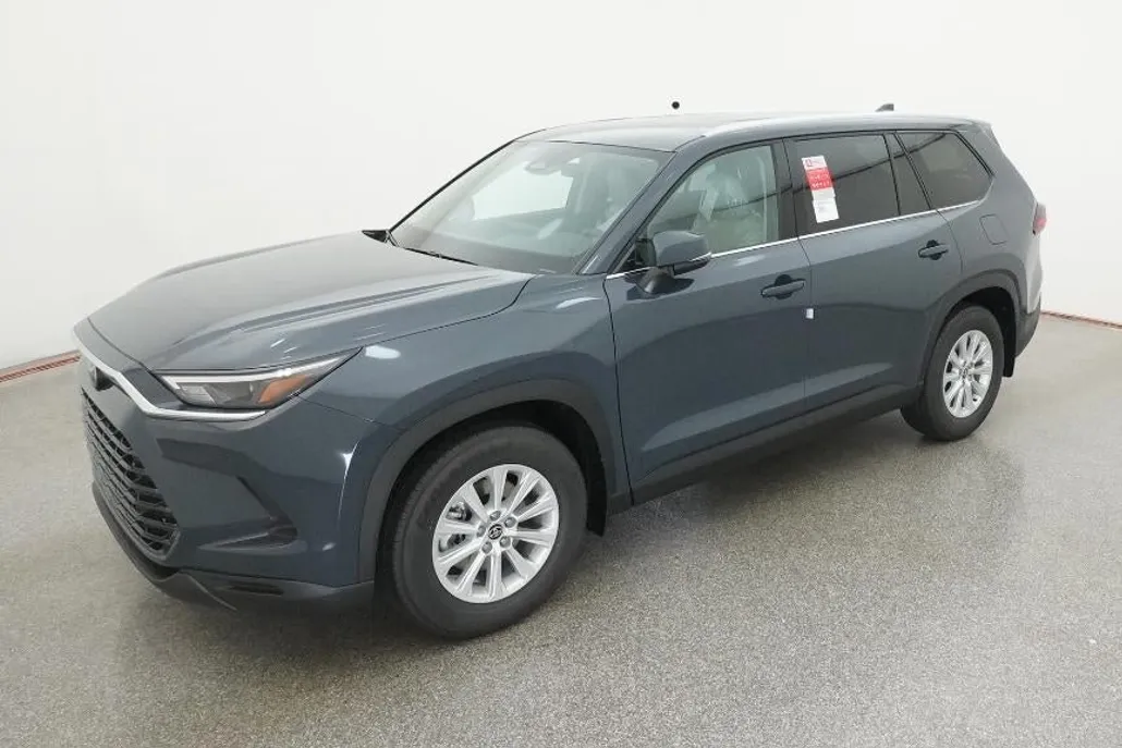2026 Toyota Highlander Hybrid XLE photo 1