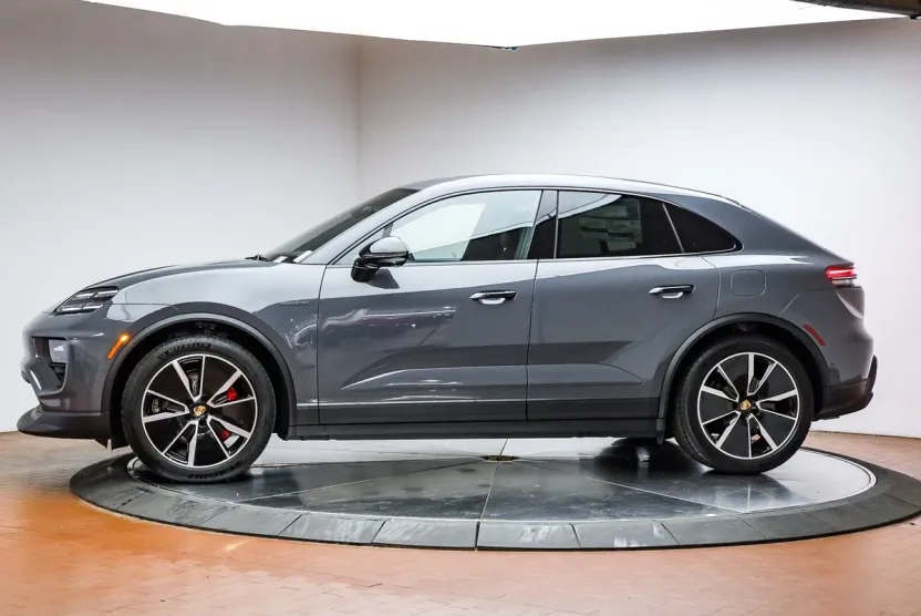 2025 Porsche Macan Electric photo 1