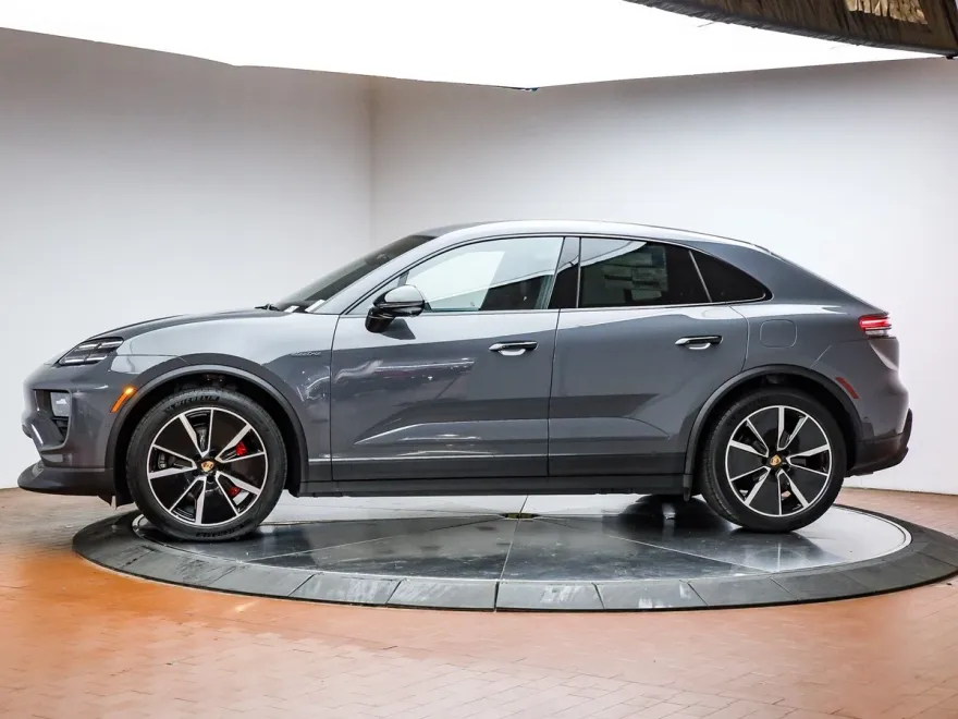 2025 Porsche Macan Electric photo 1