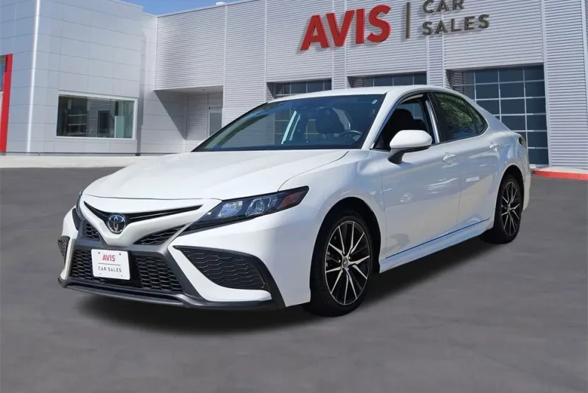2024 Toyota Camry SE photo 1
