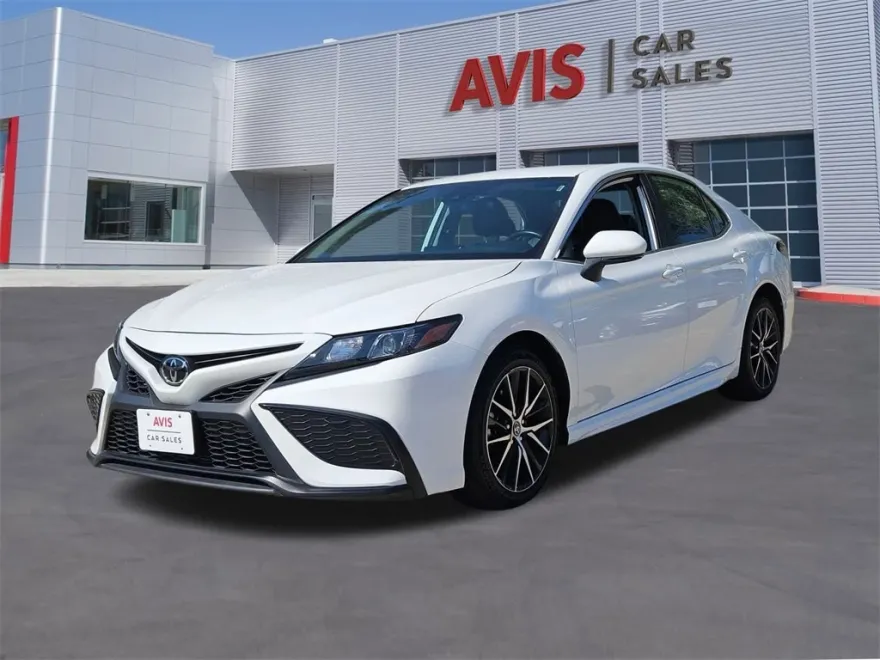 2024 Toyota Camry SE photo 1