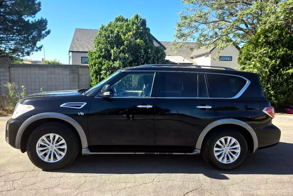 2018 Nissan Armada SV photo 1