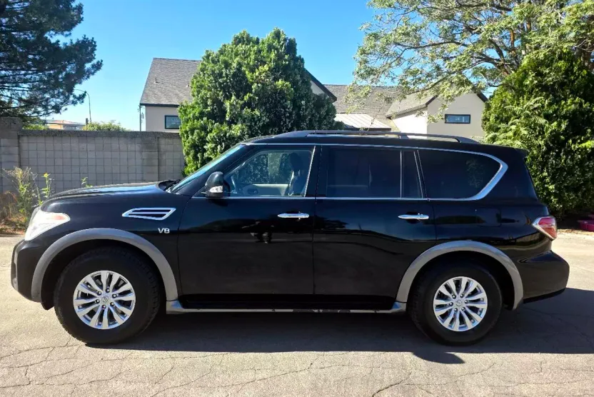 2018 Nissan Armada SV photo 1