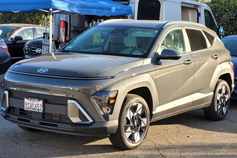 2025 Hyundai Kona SEL photo 1