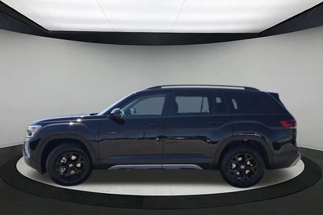 2025 Volkswagen Atlas Peak Edition SE photo 1