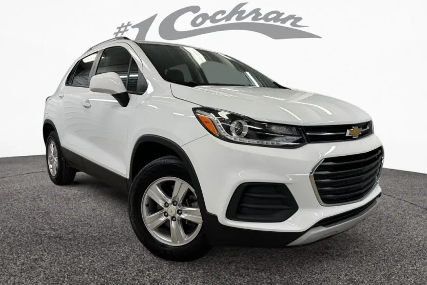 2022 Chevrolet Trax LT photo 1