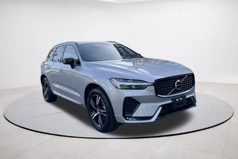 2022 Volvo XC60 B5 R-Design photo 1