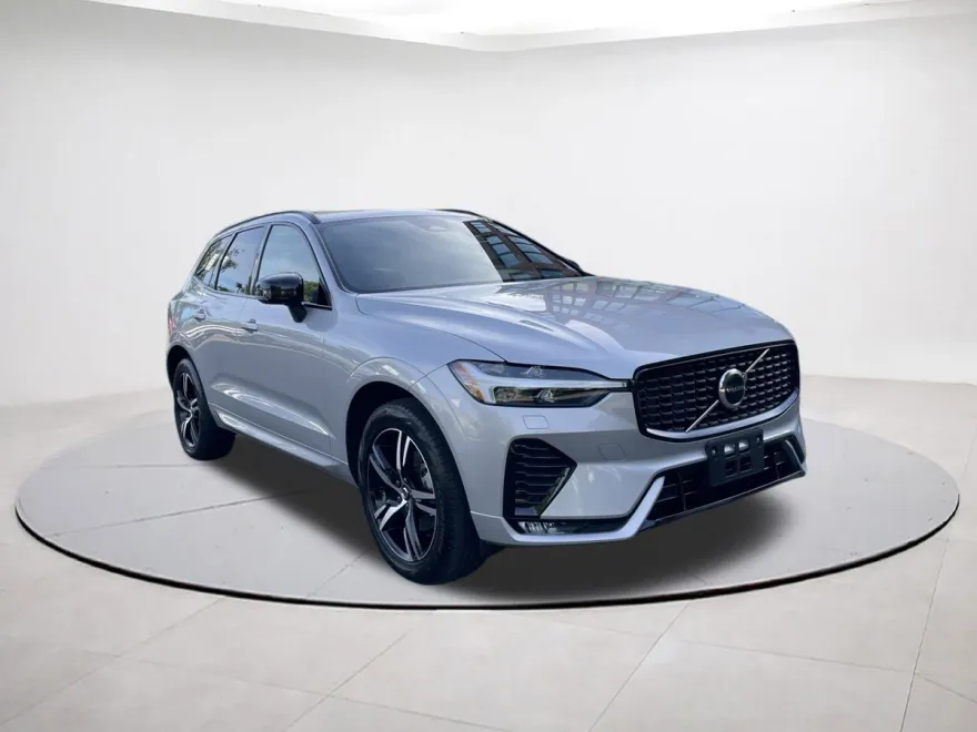 2022 Volvo XC60 B5 R-Design photo 1