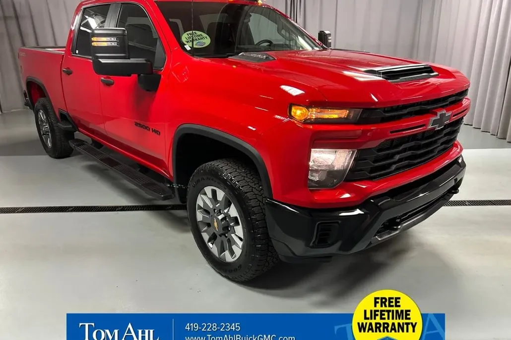 2024 Chevrolet Silverado 2500HD Custom photo 1