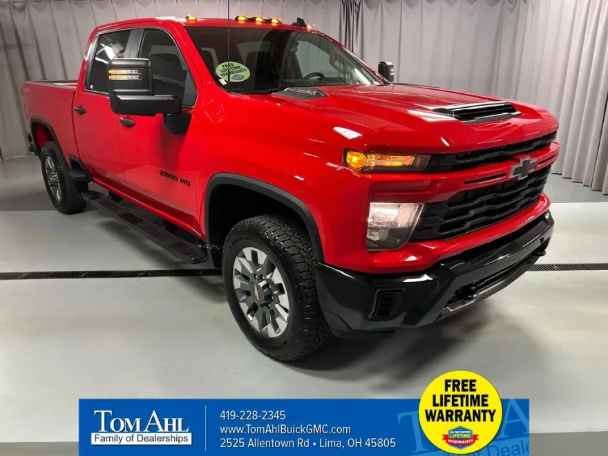 2024 Chevrolet Silverado 2500HD Custom photo 1