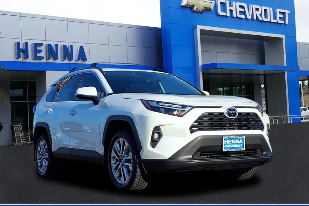 2024 Toyota RAV4 XLE Premium photo 1