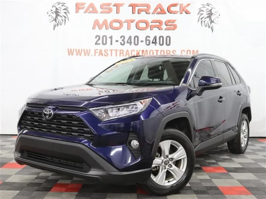 2021 Toyota RAV4 XLE photo 1