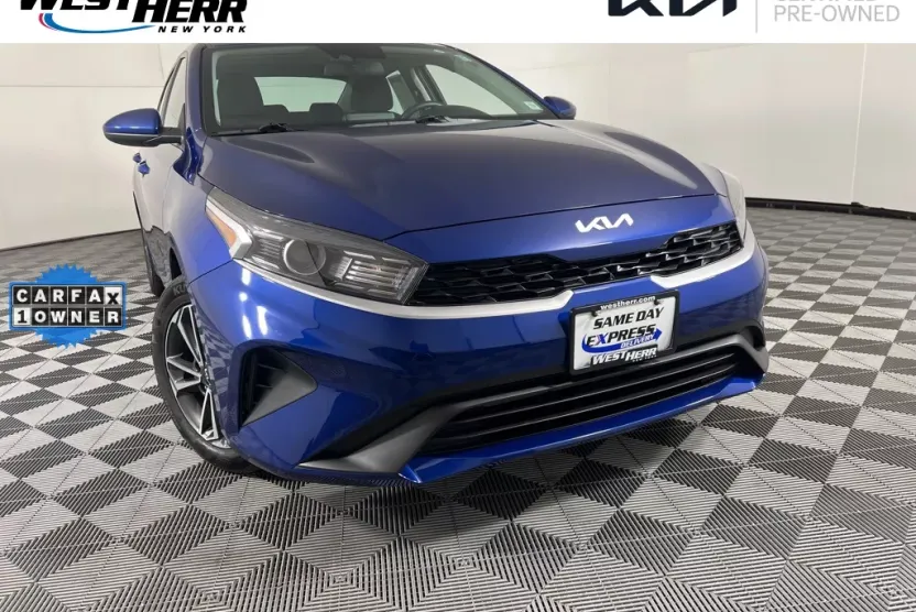 2023 Kia Forte LXS photo 1