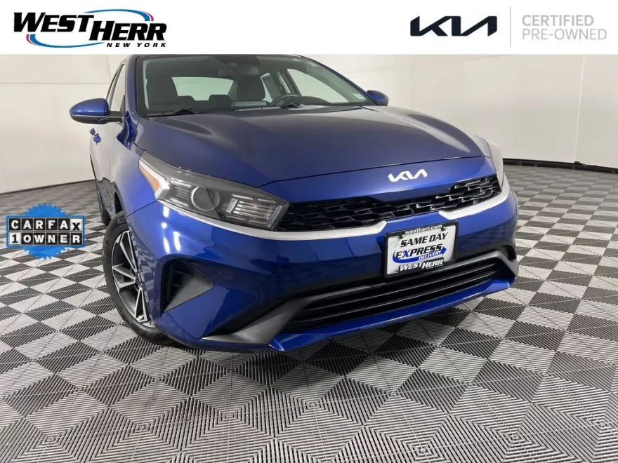 2023 Kia Forte LXS photo 1