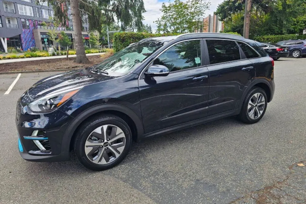 2020 Kia Niro EV EX photo 1