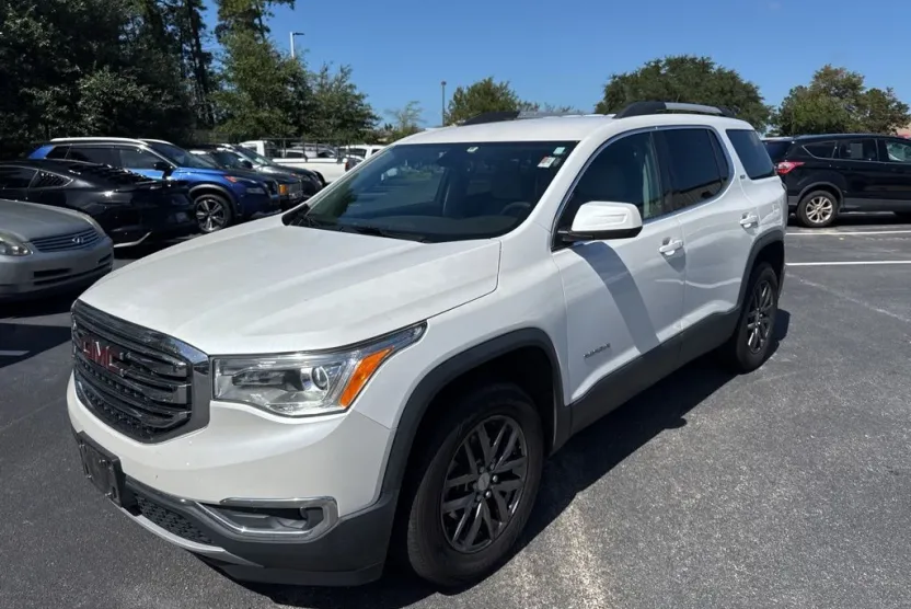 2017 Gmc Acadia SLT photo 1