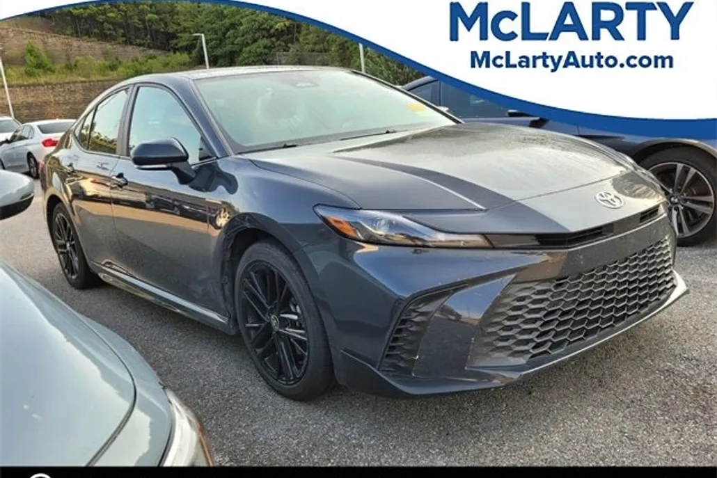 2025 Toyota Camry SE photo 1