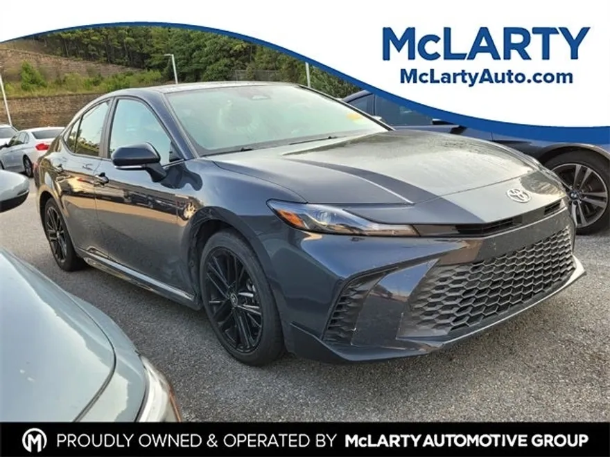 2025 Toyota Camry SE photo 1
