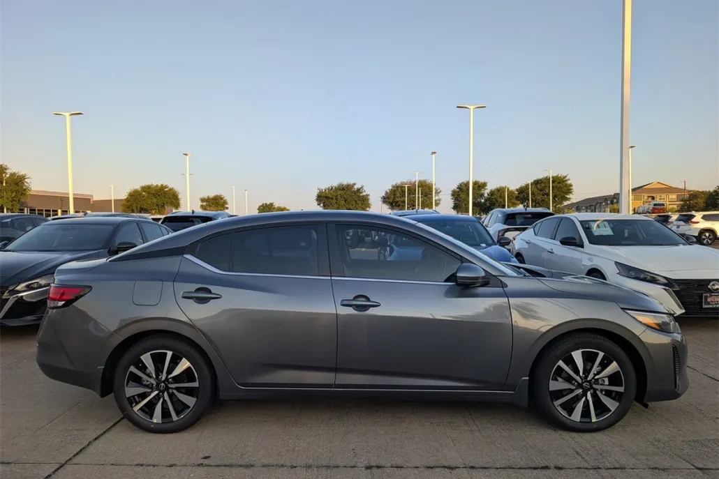2025 Nissan Sentra SV photo 1